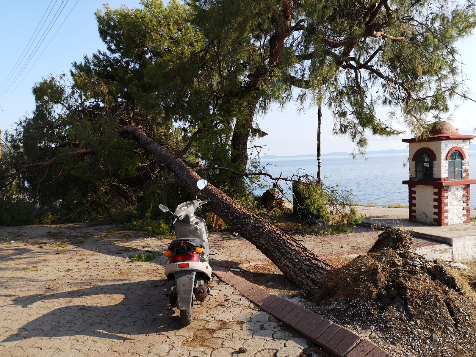 Sturmschäden auch in Neos Marmaras